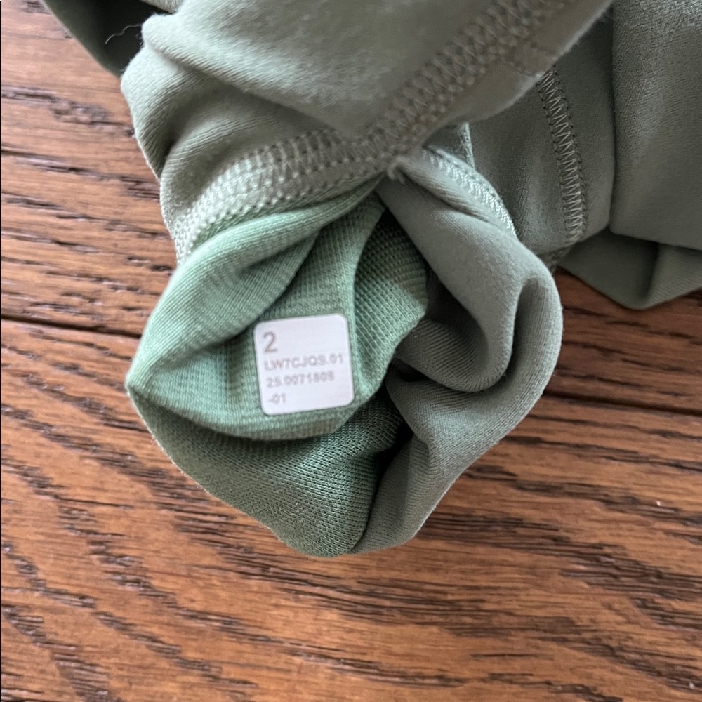 Lululemon Align High-Rise 4” shorts size 2 - Picture 3 of 3